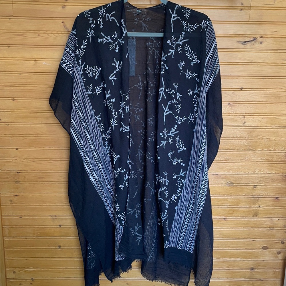Black and white Kimono🖤
